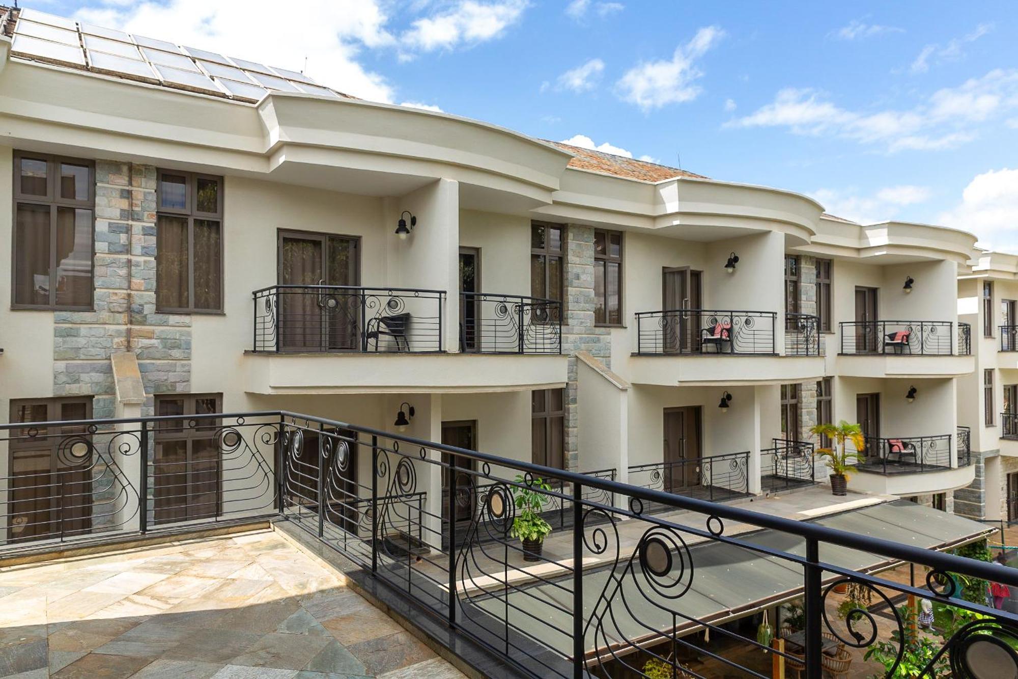 Alba Hotel Meru Exterior foto